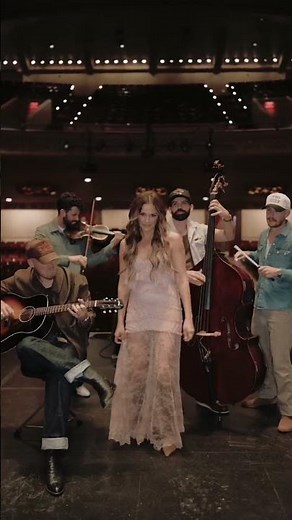 If he’s got a wandering eye, goodbye! #YouCanHaveHim #carlypearce #country #countrymusic