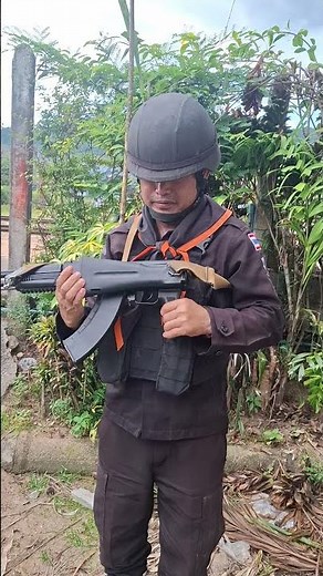 The AK-47 can be folded and has a stock. #TigerFilm #Rangers