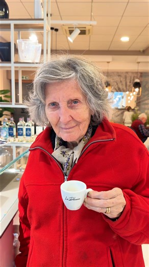 Silvia!! ma cosa ti è successo?? 🤣 Se volete vedere cosa è successo alla Silvia, venite a trovarci! Dove siamo? 📍Via Gorizia, 4/A, - Santa Maria Maddalena RO (proprio in piazza, tra la chiesa ⛪ e l'ospedale 🚑) #ledolcezzepasticceria #pasticceria #bar #ledolcezze #videodivertenti #ridere #vitadabarista #bariste | Bar Pasticceria "Le Dolcezze"