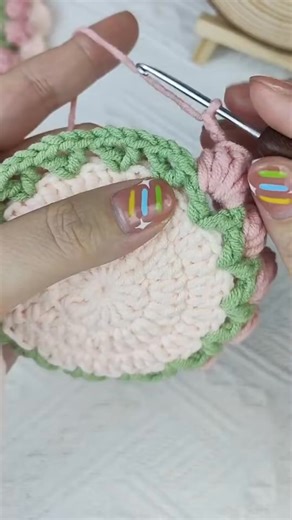 Crochet Tulip Flower Border Detail | DailyCrochet.com