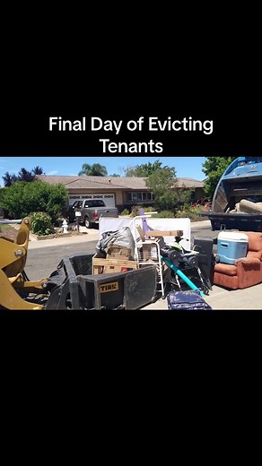 Apartment Manager Contacted Garbage Truck Company to Come for a Bulk Waste Cleanup #fyp #cleanup #bulk #truck