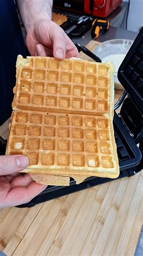 Patisserie Kiltac on Instagram: "Les secrets pour réussir des Gaufres de Bruxelles bien croustillantes ! Like et abonne toi pour plus de recettes gourmandes. N'hésite pas à la tester pour me dire ton avis dans les commentaires ! Pour les Gaufres de Bruxelles : 2 jaunes d’œufs 3 càs de sucre 500 ml de lait 300 g de farine 1 sachet de levure chimique 1 sachet de sucre vanillé 100 g de beurre fondu 2 blancs d’œufs #gaufres #recette #recettesimple #patisseriekiltac #pourtoi"