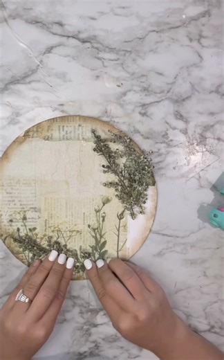 174K views · 4.5K reactions | Create a beautiful spring sign using a #dollartree wood round and some flowers! #dollartreecrafts #vintage #spring #flowers #crafts #crafting #diy #diyideas #decor | Lee Lexi Creations | Facebook