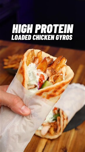 High Protein Loaded Chicken Gyros! 🔥🍗🤤 82g Protein each! Delicious & Easy to make! 💪🏽 Checkout my Best Selling 300 Recipe eBooks & Fat Loss Meal Plans with calorie tracking done for you! (Link in bio)🔥📕 Makes 2-3 Gyros (2 big or 3 medium) Calories & Macros 📊 Per Gyros (if you make 2): 825 calories 82g P | 95g C C | 12g F Per Gyros (if you make 3): 550 53g P | 65g C | 8g F Gyros chicken - 250g chicken breast - 250g boneless skinless chicken thighs (fat trimmed) - 1 tsp smoked paprika - 1 