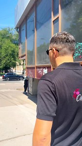 Uneori, bucuria o poți dubla.Am vrut să găsim o doamnă care vinde flori în stradă — să cumpărăm de la ea și apoi să dăruim mai departe buchetul.Așa, să aducem zâmbet și celui care vinde, și celui care primește.🌼Fiți cu ochii pe noi — urmează continuarea în zilele următoare! | Ok Flora Moldova