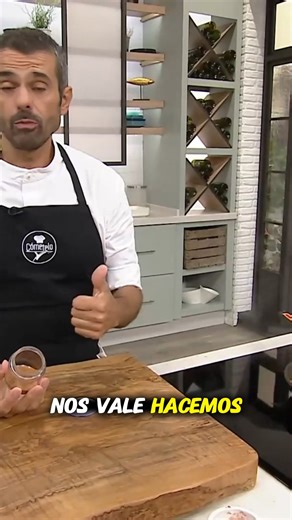 Aromático, sabroso y con el toque justo de especias. Enrique Sánchez prepara un sazonador para fajitas perfecto para realzar el sabor de carnes, verduras o pollo. Extracto del Programa Cómetelo. #recetas #recetasfaciles #fajitas #sazonador #cocinacasera | Malaspulgas Café Tapas