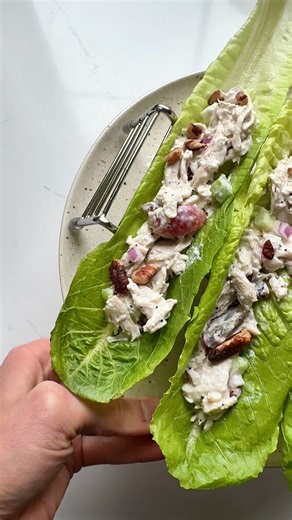 This Whole Foods copycat Sonoma chicken salad combines shredded chicken with grapes, pecans, red onion and celery all tossed in a creamy, sweet poppy seed dressing. It’s easy, flavorful and the perfect make-ahead lunch recipe. https://www.eatingbirdfood.com/sonoma-chicken-salad/ | Eating Bird Food