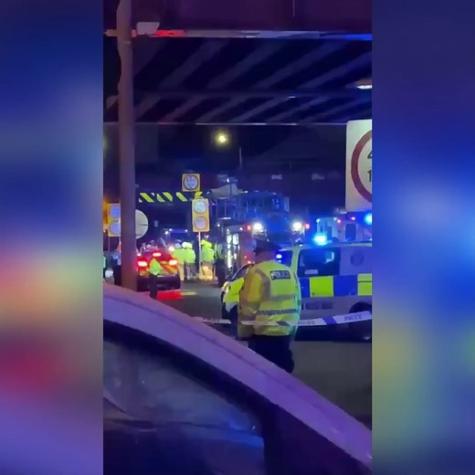 One person is in a critical condition after a bus struck a railway bridge on Cook Street, Tradeston Read more ➡ https://www.glasgowlive.co.uk/news/glasgow-news/eight-injured-glasgow-railway-bridge-30589931 | Glasgow Live