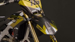 Chrome Drop 🔥 Chrome Specific Full Graphics Kits Available Online. | SKDA Moto Creative