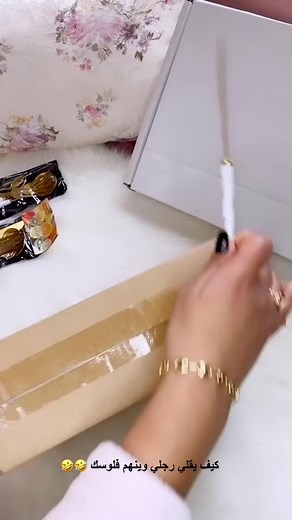Unboxing a Gold-Framed Mirror: Stylish Home Decor