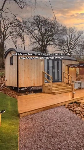 Glamping goals in Oxfordshire at Bridge Lake Farm and Fishery ✨ Soak in the hot tub, toast marshmallows by the fire pit and watch the winter sunset over the water. Fancy a spot of fishing? You’ll find plenty here! 🎣 📍Bridge Lake Farm and Fishery, Oxfordshire 🔗 Find it on our website using ref 1094449 Tap the link in our bio to stay at Bridge Lake Farm and Fishery! #fishing #ukstaycation #fishingtrip #glamping | Sykes Holiday Cottages