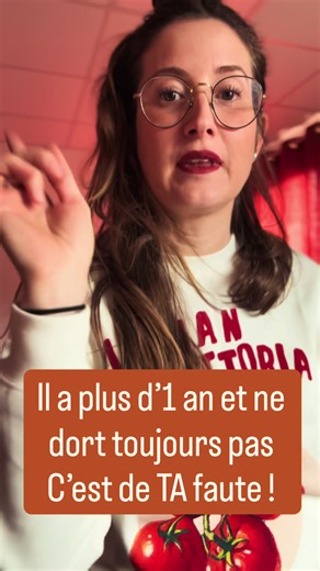 Est-ce qu’on t’a déjà dit que…tu faisais “trop”? tu répondais “trop vite”? tu créais de “mauvaises habitudes”?? Q#Quandon bébé ne dort pas, ce n’est pas parce que tu échoues. C’est parce que personne ne t’a vraiment expliqué comment fonctionne un bébé. Ici, pas de méthode magique. Pas de pression. Juste de la compréhension, du soutien et du concret. 🫂Tu n’es pas seule. #accompagnantepérinatale #puericultrice #bebé #sommeilbebe #humour