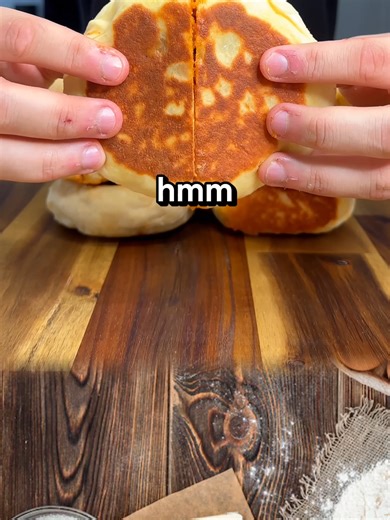 @cantina 🍔 High Protein Cheeseburger Hot Pockets Ingredients ⬇️: 🥩 The Filling: 500g Lean ground beef ½ Brown onion (diced) 50ml Worcestershire sauce 2 tbsp Ketchup Salt and pepper to taste 🫓 The Dough: 2 cups Self-raising flour 1 tsp Salt 1 tsp Onion powder 1 tsp Garlic powder 1 cup Greek yogurt (high protein) 🧀 The Cheese: Shredded cheddar cheese (to taste, per pocket) #deliciousfood #cooking #madewithcantina #recipe #chef