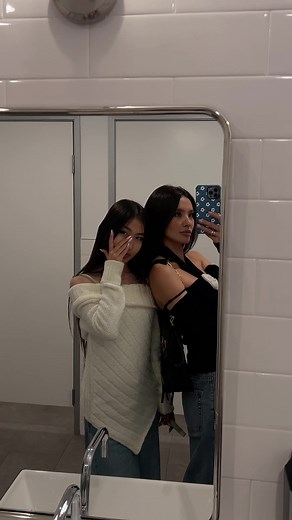 I've been waiting for this moment so much 🥹🫶🏻 @Jasminaitimova thank you @Ainur for making her so happy #momanddaughter #firstnations #acrilicnails