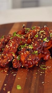 Sriracha Sunset Wings🔥 📸 @heatstrokesbbq Shop the Gravity Series here: https://www.masterbuilt.com/collections/charcoal-grills/series_gravity-series Ingredients: • 12 chicken wings • 3 tbsp Melinda’s Sriracha • 1 tbsp Melinda’s Hot Honey • 1/2 cup sweet BBQ sauce • 2 tbsp Blazing Star Reaper rub • 1 tbsp Big Unc Sugar Mama • 1 tsp corn starch • 1 sliced • 2 tsp minced garlic • 1 tsp grated ginger root • 1/8 tsp lime zest • 1 tsp crunchy fried garlic • 1 sliced green onion Step 1: Coat wings in