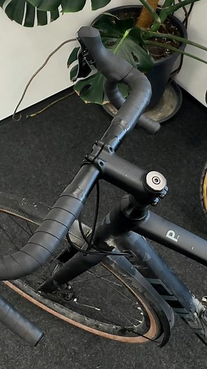 Not only is the Handlebar Mount Pro sleek and lightweight, but with the included MicroRail adapter, you can also mount our LED light or an action cam. 🌟🎥 ️ And the best part? It securely holds your smartphone in place, making it quick and easy to access while on the go. 🙌 Don't miss out on this essential biking accessory! #spconnect #connectyouractivelife #phonemount #handlebarmount #ledlight #bikeaccessory #bicycle #mtb | SP Connect