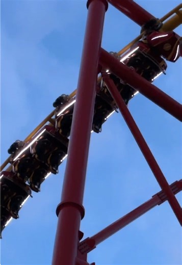 “It appears we have spawned in the wrong timeline” Here is a video of THE FLASH aborting its launch, and safely returning to the station following a test run. The ride continued to test until it was cleared to reopen, where it welcomed a group of guests waiting for the final train of the night 📸 (My Photo) @sfgradventure #sixflagsgreatadventure #theflashverticalvelocity #jacksonnj #vekoma #vekomasuperboomerang