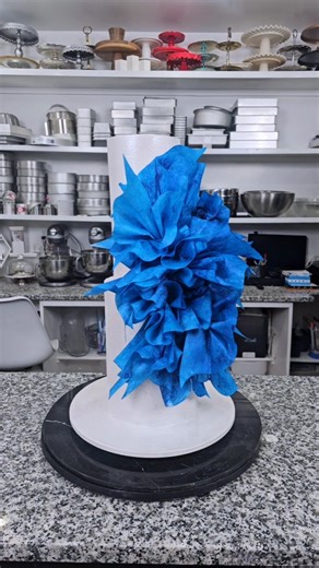 Angyono Cakes (Maryland) on Instagram: "Glycerin is a humectant and plasticizer. It makes wafer paper flexible. Water activates wafer paper fibers so glycerin can penetrate. 🚫Too much glycerin = tacky paper 🚫 Too much water = melting paper ✅️ Diluted glycerin = controlled flexibility ✅️ Apply conditioner to back ( rough) side only ✅️ Use gel, airbrush, or water-based color. I use oil based on thick wafer paper. Do as I say not as I do 🤪