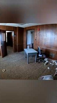 Creepy Old Electronics Everywhere! Exploring a Lost building in Oklahoma