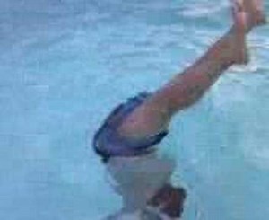 farts underwater at my swimingpool