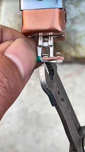 Techniques for Locking Copper Cables onto Metal Components #shorts
