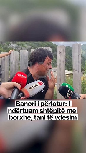 Një banor me aftësi të kufizuara, i pranishëm në protestën kundër prishjes së ndërtimeve në Theth, tregoi mes emocionesh se kishte investuar të gjitha kursimet e jetës për të ndërtuar pesë shtëpi druri mbi tokën e trashëguar nga familja e tij brez pas brezi. Ai theksoi se ndërtimet ishin krejtësisht prej druri, pa përdorur asnjë pjesë betoni. I pyetur nëse kishte leje ndërtimi, ai shpjegoi se kishin aplikuar, por nuk kishin marrë miratim. Me lot në sy, ai apeloi ndaj shtetit që të mos i shembë n