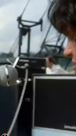 Santana - Evil Ways 1969 "Woodstock" Live "Evil Ways" is a song made famous by Mexican-American rock band Santana from their 1969 self-titled debut album. It was written by Clarence "Sonny" Henry and originally recorded by jazz percussionist Willie Bobo on his 1967 album Bobo Motion. Alongside Santana's release in 1969, "Evil Ways" was also recorded by the band The Village Callers. #santana #evilways #carlossantana #greggrolie #davidbrown #michaelshrieve #michaelcarabello #woodstock #1969 #1960s