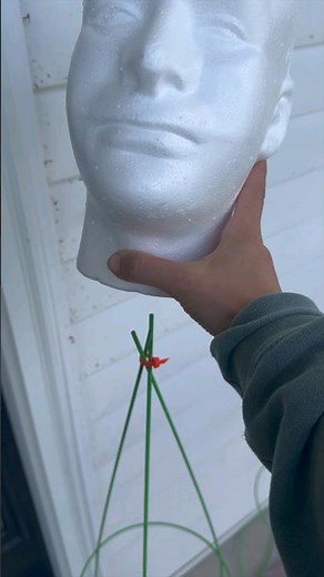 it lights up & it's amazing! #diy #halloweendecorations #artsandcrafts