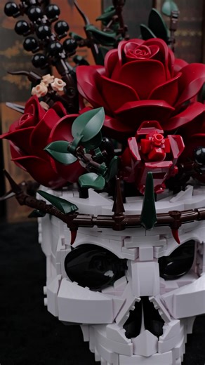 Gothic Table Decor Ideas with Skullflower and Red Rose