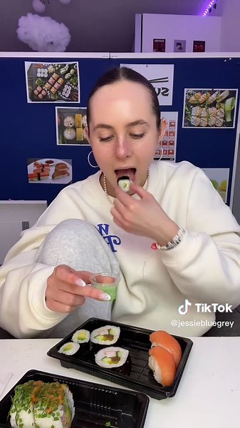 Sushi Hack: So vermeidest du Sojasauce auf der Hose! 🍣