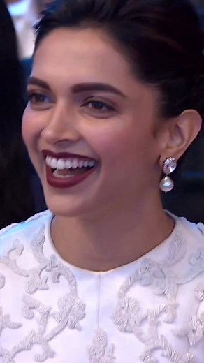 39K views · 10K reactions | banane wala batch Deti Hai kharidne wala istemal nahin karta 藍 #familydrama #funnyshow #entertainment #viral #indianidol #fb #reels #actor #action | SMD AKTOR | Facebook