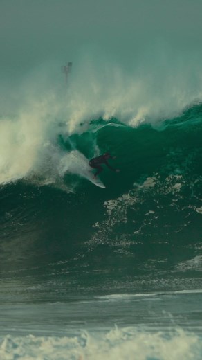 Heavy Waves at The Wedge: Surfer Rips Lines