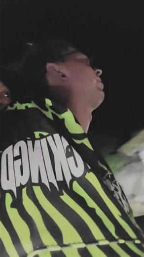 Di boncengin keliling wanggarasi 😂 Jdi guyss awalnya dy in tdk tau bwa mtor, ksana kmri cuma kt yg jaga b bawa mtor dy duduk manis diblakang nnti pas dpa rasa mtor dy bilang ana trg k Dulupi naik mtor pkoknya dia sanang skli nae motor tdk lama dy bilang suka mo balajar nae mtor krna dpe rsa ingin tahu dg penasaran dy suru kse blajar bawa mtor, nah kt kse blajar di lapangan, pkoknya kt skse tnjung cara bkse hidup mtor smpe mo b rem, kamu tahu dia s suka 🤣🤣 pkoknya dia siang