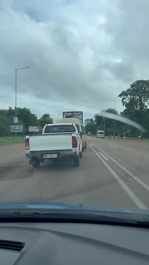 At least the Greater Giyani Municipality is listening, as traffic is flowing smoothly today, and given that it’s December, there’s little to complain about. | Agreement Mkhari