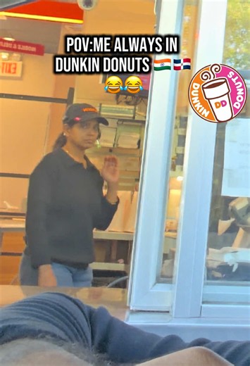 Como pedir café en Dunkin Donuts en ingles 🇺🇸🇮🇳🇩🇴🇩🇴😂😂😂😂. #humor #indiancomedy #FunnyReels #comopedircafeeningles #DominicanComedy