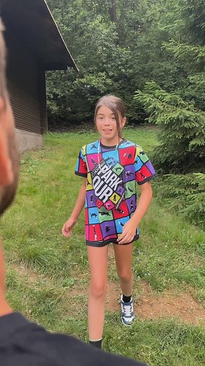 Chceš mít tričko jako slečna na videu? Není problém. Pojď se podívat na náš e-shop a seženeš tam nejen to :) #tary #taryshop | Tary Shop