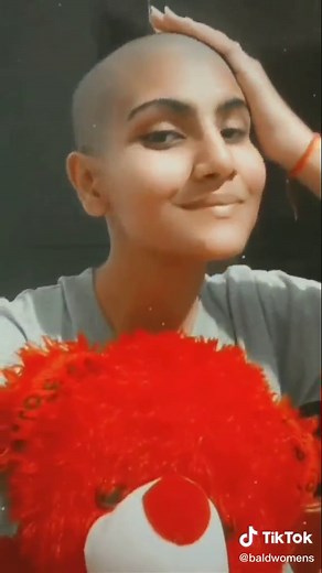 BALD IS BEAUTIFUL❤#NewLook #gharbaithoindia #foru #viralvideo #BaldWomens #foryoupag #fyp #tiktok🔥#challenge