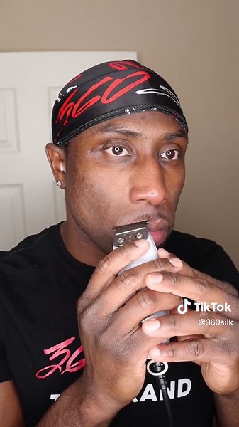 Beard Shaving Tutorial: Clean Shave For The Save with Razor