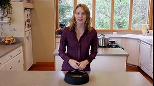 Bezrat Vented Glass Microwave Plate Cover | Large 12-inch Splatter Guard Lid | Firm Grip Silicone handle | 100% Food Grade | Dishwasher Safe (Black)