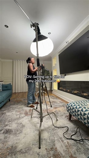 Setting up to film content for me 200 followers 😭😭