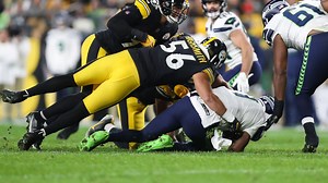 Alex Highsmith blindsides Geno Smith for 8-yard sack on third down