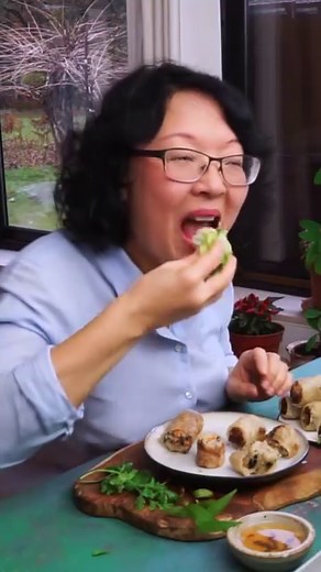 Le vidéo de la semaine sur la chaîne: pour apprendre à faire des gros gros nems au crabe et à la viande. | Cooking with Morgane