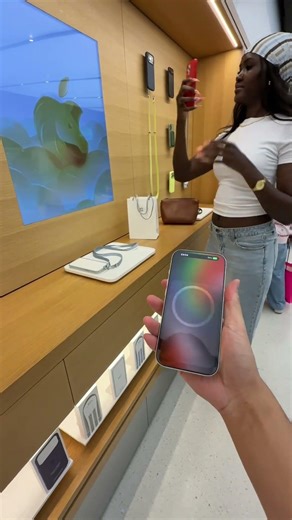 Three-in-one portable power bank, and you can also hang a lanyard.#iphone17promax #iwatch #airpods