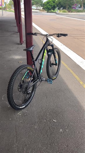 Explore the Trek Roscoe 7: The Ultimate Mountain Bike