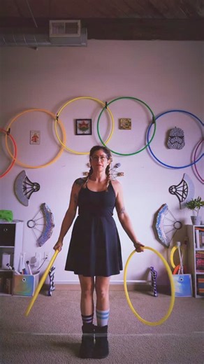 Rachel Ruiz on Instagram: "Day 10 of #dailydoublesindecember with @nicole__hoops Play with 3D Shapes Of course I had to break out my smaller hoops for this one. And what fun! Loved just playing with the different shapes and found some good lil nuggets in there 🤩 I’ll just add this to my (very long) “must do more of” list 💜💕💜💕💜💕 #flow #hoopersofinstagram #hooplove #hoopflow #flowarts #hoopeverydamnday #"