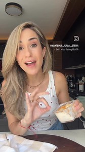 Está vez llevamos la tradicional Carlota, a un siguiente nivel, "Carlota de piña colada", fresca, fácil y deliciosa!!! 🍍🍍🍍🍍 1 lata de media crema 1 lata de leche evaporada 1 lata de leche condensada 1/2 taza de jugo de limón 1 queso crema (190 g aprox.) 2 tazas de de piña en almíbar (escurrida) galletas de COCO 1 y 1/4 tazas de coco seco rallado 🍍🍍🍍🍍 Preparación: 1. Licúa la leche evaporada, leche condensada, media crema queso crema, el jugo de limón, 1 taza de piña sin el almíbar y medi