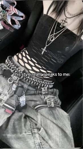 Exploring Alternative Fashion: The Alt Girl Aesthetic