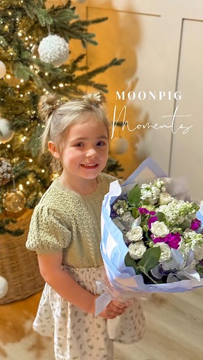 7.1K views · 27 reactions | Ad 冀Moonpig have launched a Disney collection of beautiful bouquets and I was lucky enough to receive one of their beautiful Elsa bouquets .. except I know a little girl who is Frozen mad so I thought she would love them too! Her reaction is the cutest  冀 Does this make me the best Auntie?  #unboxing #moonpigmoments #moonpig #disneyfrozen #elsafrozen #auntietime #bestauntie | i_am_remy_b | Facebook