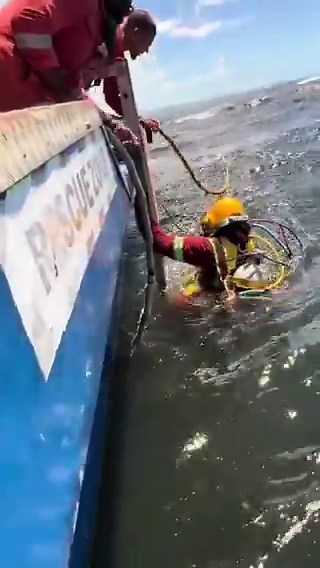 This gentleman from KZN Kwa Mhlabuyalingana is a commercial diver. The costs to become one is R271 000 for 3 months plus 2 weeks at Capetown Sea Dog Commercial Diving school. You can also get a bursary ( go online and search Teta Bursary 2027).