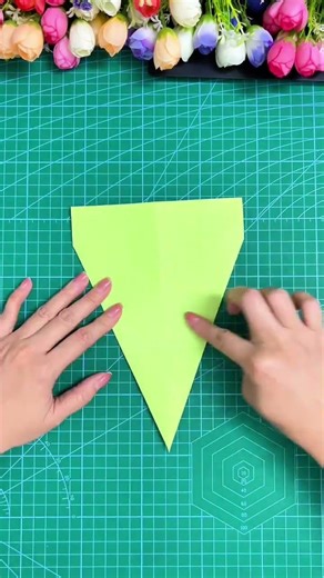 Teach you how to make a catapult cloud-penetrating paper airplane that can be learned in five se